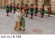 Танец на улице, праздничное настроение (2006 год). Редакционное фото, фотограф Vladimir Fedoroff / Фотобанк Лори