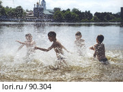 Купание детей в пруду. Стоковое фото, фотограф Владимир Власов / Фотобанк Лори