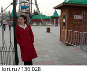 Девушка у входа. Стоковое фото, фотограф Александр Литовченко / Фотобанк Лори