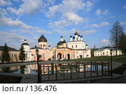 Святой пруд на монастырском дворе (2007 год). Стоковое фото, фотограф Вячеслав Потапов / Фотобанк Лори