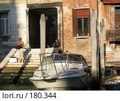 Прогнившие сваи венецианского дома (2007 год). Редакционное фото, фотограф Георгий Ильин / Фотобанк Лори
