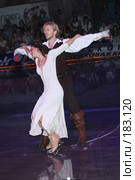 Литовские танцоры Маргарита Дробязко и Повелас Ванагас (2007 год). Редакционное фото, фотограф Артём Анисимов / Фотобанк Лори