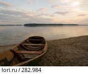 Лодка на песке (2008 год). Редакционное фото, фотограф Алина Голышева / Фотобанк Лори