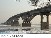 Мост через Волгу Саратов-Энгельс во время ледохода весной (2007 год). Стоковое фото, фотограф Алексей Бок / Фотобанк Лори