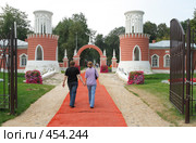 Вход в усадьбу князя А.В.Репнина "Воронцово" (2007 год). Редакционное фото, фотограф Юрий Синицын / Фотобанк Лори