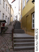 Улица-лестница Luhike Jalg (Короткая нога), ведущая в Вышгород. Таллин, Эстония. (2008 год). Редакционное фото, фотограф Алексей Зарубин / Фотобанк Лори