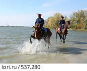 Донские казаки скачут верхом на конях (2008 год). Редакционное фото, фотограф Виктор Филиппович Погонцев / Фотобанк Лори