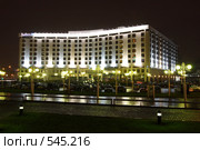 Москва вечерняя.Отель на площади Киевского вокзала (2008 год). Редакционное фото, фотограф Дмитрий Неумоин / Фотобанк Лори