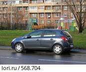 Машина стоит на дороге (2008 год). Редакционное фото, фотограф lana1501 / Фотобанк Лори