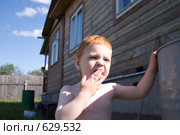 Дегустация воды из бочки. Стоковое фото, фотограф Наталья Груздева / Фотобанк Лори
