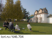 На этюдах в Коломенском (2008 год). Редакционное фото, фотограф Виктор Тараканов / Фотобанк Лори
