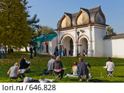 На этюдах в Коломенском (2008 год). Редакционное фото, фотограф Виктор Тараканов / Фотобанк Лори