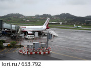 Самолет компании Air-Berlin готовится к полету. Северный аэропорт Тенерифе (2009 год). Редакционное фото, фотограф Наталья Белотелова / Фотобанк Лори