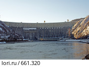 Саяно-Шушенская ГЭС вид со смотровой площадки (2008 год). Редакционное фото, фотограф Игорь Боголюбов / Фотобанк Лори