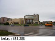 Современное здание в г. Удомля, Тверская область (2008 год). Редакционное фото, фотограф Olya&Tyoma / Фотобанк Лори