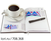 Открытый ежедневник,чашка кофе и экономические  цветные графики. Стоковое фото, фотограф Vitas / Фотобанк Лори