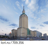 Гостиница «Ленинградская», Москва (2006 год). Редакционное фото, фотограф Давид Мзареулян / Фотобанк Лори