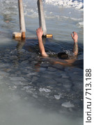 Крещенское купание в проруби (2009 год). Редакционное фото, фотограф Камбулина Татьяна / Фотобанк Лори