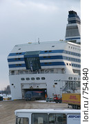 Загрузка парома компании "Silja Line" (2009 год). Редакционное фото, фотограф Самохвалов Артем / Фотобанк Лори