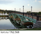 Мост через пруд (2007 год). Редакционное фото, фотограф Юрий Назаров / Фотобанк Лори