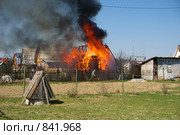 Пожар в садовом товариществе. Стоковое фото, фотограф ZitsArt / Фотобанк Лори