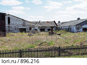 Заброшенная ферма. Русская деревня. Стоковое фото, фотограф Сергей Лебедев / Фотобанк Лори