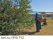 Начало родового обряда (2008 год). Редакционное фото, фотограф Игнатьев Михаил / Фотобанк Лори