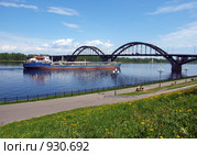 Мост через Волгу в Рыбинске (2009 год). Стоковое фото, фотограф Елена Мекк / Фотобанк Лори