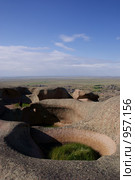Каменные чаши, заполняющиеся водой на скале "Булка" (2009 год). Стоковое фото, фотограф Татьяна Добровольская / Фотобанк Лори