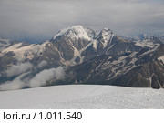 Вид на Донгузарун от "Приюта 11" (Эльбрус) (2009 год). Редакционное фото, фотограф Лев Бирюков / Фотобанк Лори