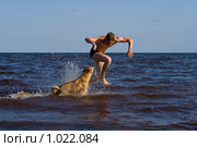Игра с  собакой. Стоковое фото, фотограф юлия юрочка / Фотобанк Лори