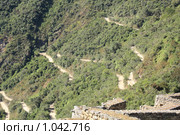 Серпантин к руинам Мачу Пикчу  ( Machu Picchu ) (2009 год). Стоковое фото, фотограф Кирилл Трифонов / Фотобанк Лори