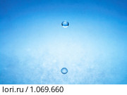 Падение капли воды. Стоковое фото, фотограф Константин Тавров / Фотобанк Лори