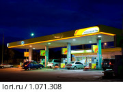 АЗС, автозаправочная станция "Роснефть", Улан-Удэ, Бурятия (2009 год). Редакционное фото, фотограф Александр Подшивалов / Фотобанк Лори