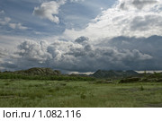 Горный пейзаж на фоне облачного неба. Стоковое фото, фотограф Юлия Врублевская / Фотобанк Лори
