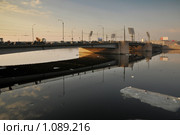Тучков мост через Малую Неву. Санкт-Петербург (2009 год). Редакционное фото, фотограф Александр Алексеев / Фотобанк Лори