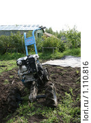 Уборка картошки. Мотокультиватор. (2009 год). Редакционное фото, фотограф Сергей Костин / Фотобанк Лори
