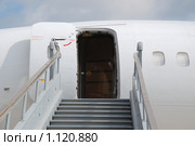 Вход в самолет Ту-154 VIP (2009 год). Редакционное фото, фотограф Алёшина Оксана / Фотобанк Лори
