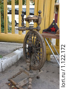 Старинная деревянная прялка. Суздаль (2009 год). Редакционное фото, фотограф Татьяна Дигурян / Фотобанк Лори