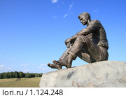 Памятник В.М. Шукшину на горе Пикет. Село Сростки, Алтайский край (2009 год). Редакционное фото, фотограф Григорий Писоцкий / Фотобанк Лори