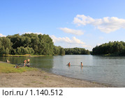 Дети купаются в реке Катунь. Село Сростки, Алтайский край. Стоковое фото, фотограф Григорий Писоцкий / Фотобанк Лори