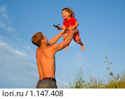 Папа играет с дочкой. Стоковое фото, фотограф Типляшина Евгения / Фотобанк Лори