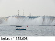 Фонтан на Неве (возле стрелки Васильевского острова). Санкт-Петербург (2007 год). Стоковое фото, фотограф Пётр Соболев / Фотобанк Лори