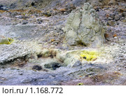 Фумарольный выброс серы на вулкане Головнина. Курилы, остров Кунашир (2006 год). Редакционное фото, фотограф RedTC / Фотобанк Лори