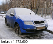 Машина под снегом (2009 год). Редакционное фото, фотограф lana1501 / Фотобанк Лори