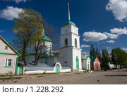 Варваринская церковь, Часовня Александра Невского и Церковь Сорока Мучеников в городе Печоры Псковской области (2009 год). Стоковое фото, фотограф Литвяк Игорь / Фотобанк Лори