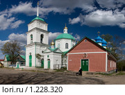 Варваринская церковь, Часовня Александра Невского и Церковь Сорока Мучеников в городе Печоры Псковской области (2009 год). Стоковое фото, фотограф Литвяк Игорь / Фотобанк Лори