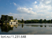 Царицын павильон на Ольгином пруду в Петергофе (2006 год). Редакционное фото, фотограф Моисеева Галина / Фотобанк Лори