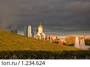 Поклонная гора. Вечер. Туча. (2009 год). Редакционное фото, фотограф Алёшина Оксана / Фотобанк Лори