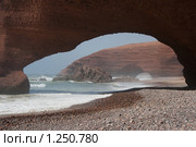 Фрагмент естественной арки на пляже Легзира, Марокко (2009 год). Стоковое фото, фотограф Ярослава Синицына / Фотобанк Лори